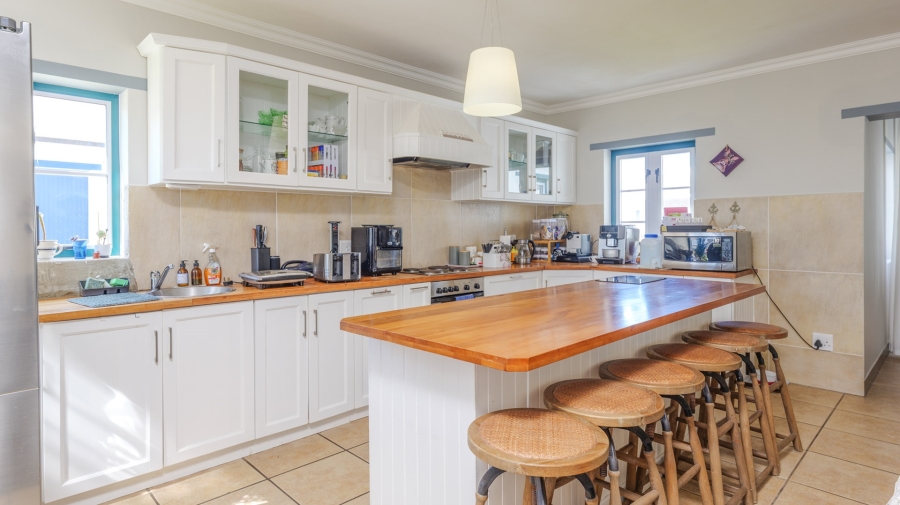 6 Bedroom Property for Sale in Struisbaai Western Cape